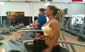 Aileen-Taylor - Ailine beim Fitnesstraining