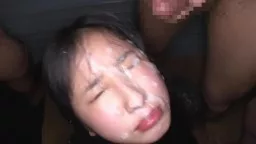 Geille Japanische Fotze beim Bukakke