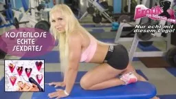 Minitittengirl Khadisha Latina im Swingerclub gebumst