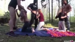 Dirty Tina & Kacy Kisha treiben’s wild im Wald-Gruppensex