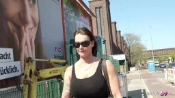 Julias versautes Casting - Fotze Mund und Arsch im Fokus
