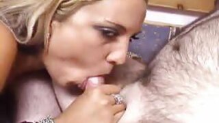 Blonde Nymphomanin fickt mit jedem