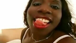 Ebony Schlampe im Uhrzeigersinn bumsen